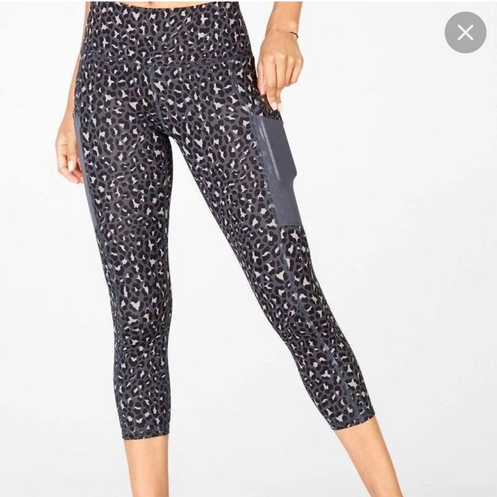 NWT Fabletics Mila Capri